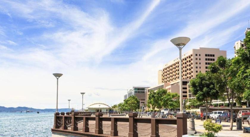 Oyo 89398 Doorbellz Hotell Kota Kinabalu Eksteriør bilde