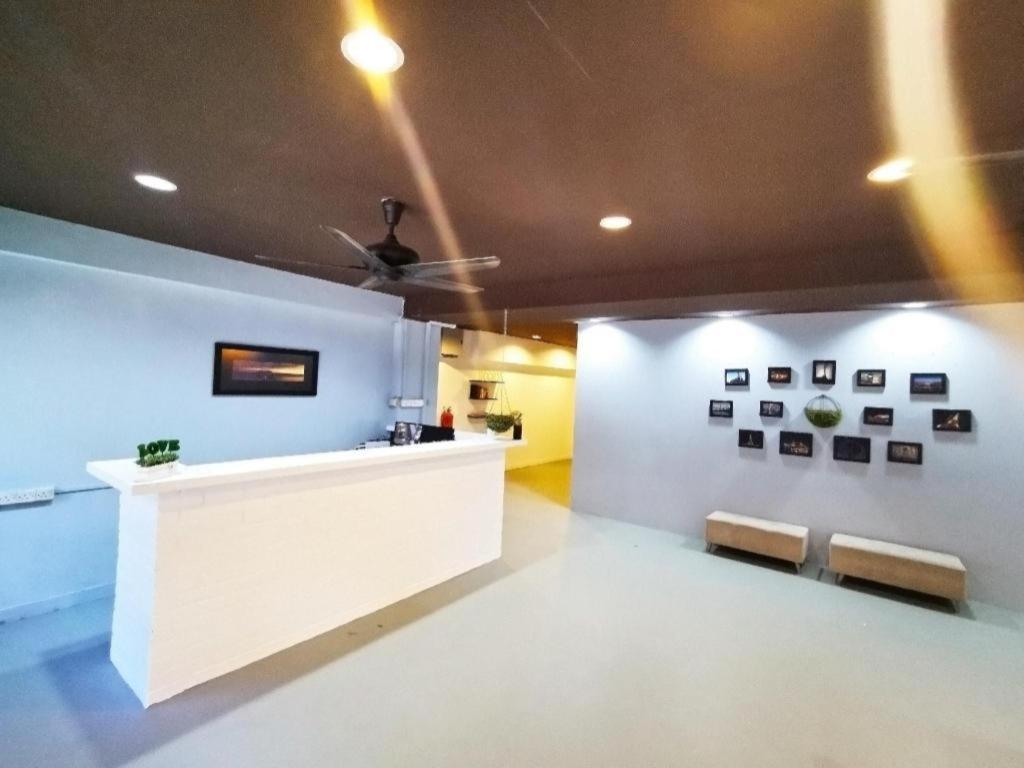 Oyo 89398 Doorbellz Hotell Kota Kinabalu Eksteriør bilde